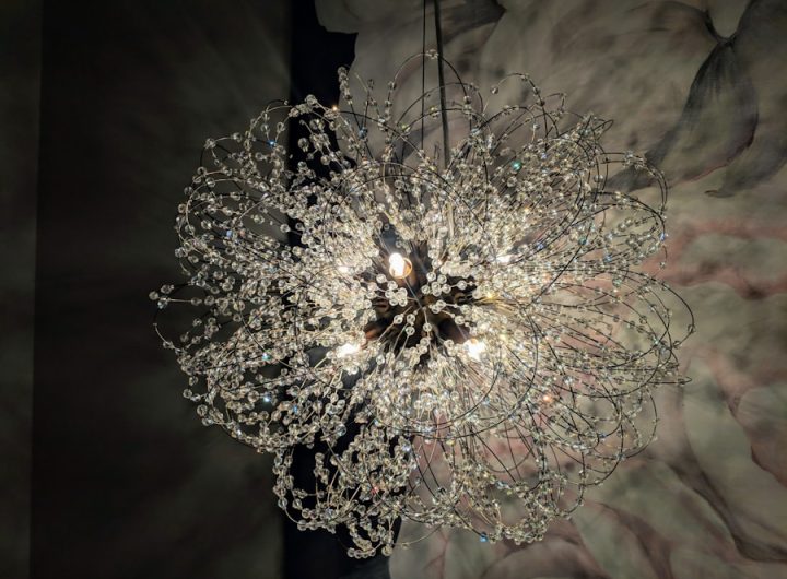 Photo "Flower fabric chandelier is suitable for pastoral style bedroom"