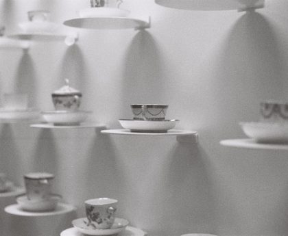 Photo porcelain wall sconce