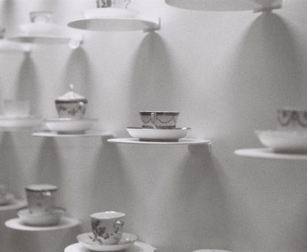 Photo porcelain wall sconce