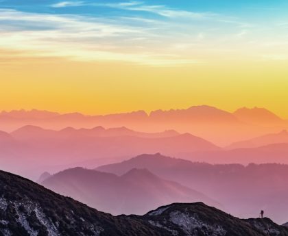Photo rustic antler chandelier