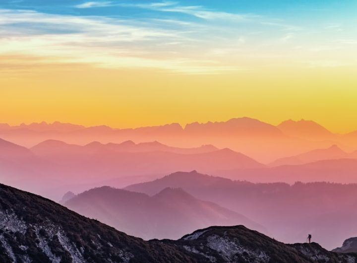 Photo rustic antler chandelier